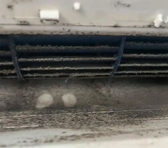 轮台空调吹的风有股烧焦味是怎么回事